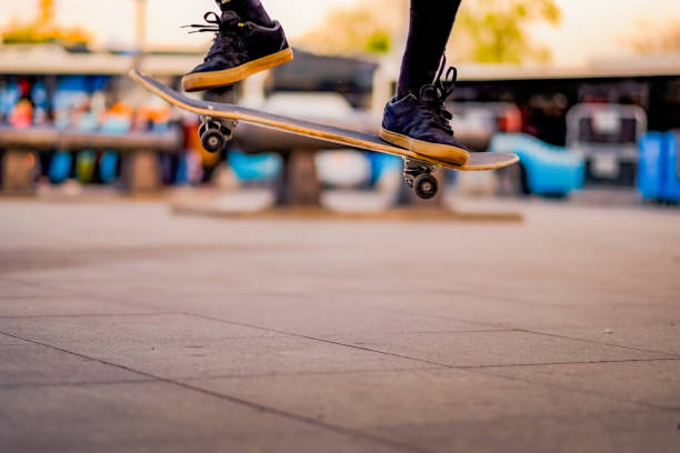 istock feet of skater 1150793284