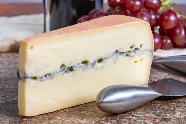 morbier semi-soft cow milk french cheese with black mold layer - morbier imagens e fotografias de stock