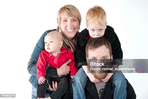 Ganze Familie Stockfoto und mehr Bilder von 12-17 Monate - 12-17 Monate, Baby, Blick in die Kamera