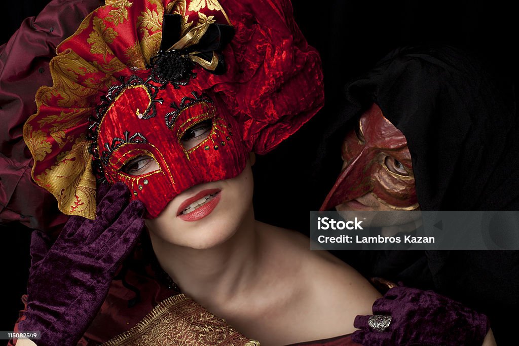 Mulher e Homem usando máscara de carnaval - Foto de stock de Casal royalty-free