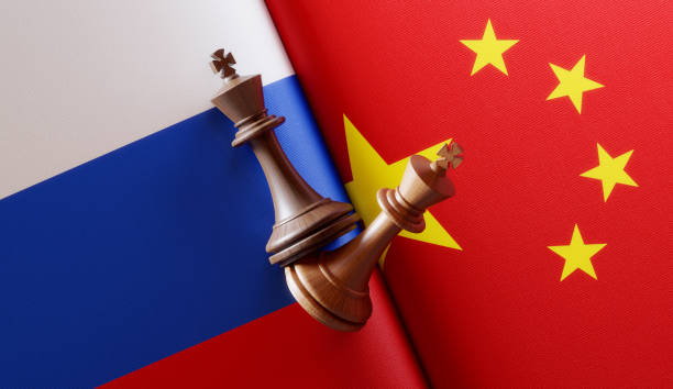 istock Russian and Chinese Flag Pair with King Chess Pieces 1150828418