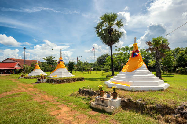 drei pagoden-pass oder dan chedi sam ong ist ein pass in den tenasserim hills an der grenze zwischen thailand und burma (myanmar) - thailand asia famous place stone stock-fotos und bilder