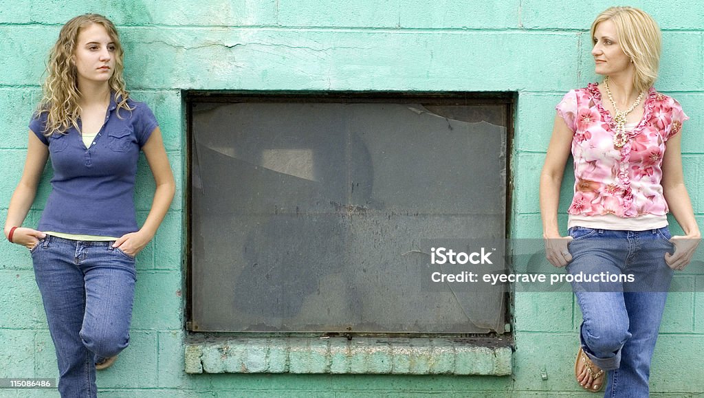 Mulher Retrato de espaço entre - Foto de stock de Adolescente royalty-free