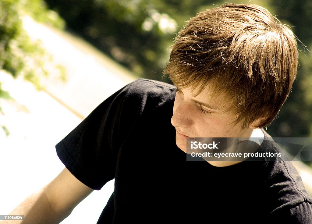 Молодой человек Портрет - Стоковые фото Застенчивый роялти-фри