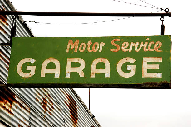 Auto Service Sign Board 17,800+ Signs For Auto Repair Shop Stock Photos, Pictures & Royalty ...