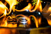 goldener-ring-auf-glas-mit-feuer-im-hintergrund.jpg?b=1&s=170x170&k=20&c=iLZaQLIGpW-BXgKe7tbhrcL_3jqF8YuRfslpBMKsV1s=