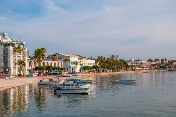 La Paz malecon A view of the Malecon of La Paz, by the sea of cortes, in the Baja Pewninsula, Baja California Sur. MEXICO baja california peninsula stock pictures, royalty-free photos & images