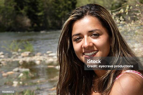 Photo libre de droit de Portrait De Jeune Femme Colombien banque d'images et plus d'images libres de droit de Adulte - Adulte, Beauté, Beauté de la nature