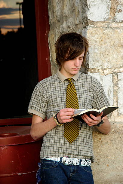 istock teen studying - male 115089298