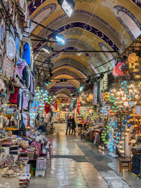 grand bazar interior in istanbul, turkey - covered bazaar imagens e fotografias de stock