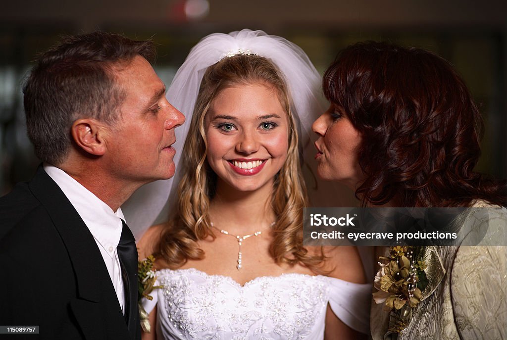 Ślub zdjęcia-rodziców i Panna młoda - Zbiór zdjęć royalty-free (Biały)
