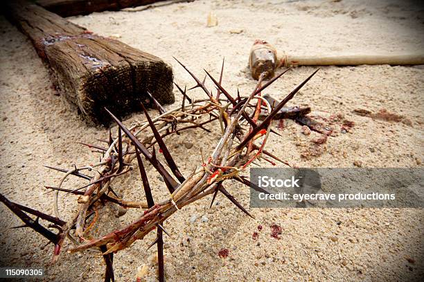 Riflessioni Su Cristo Crocifissione - Fotografie stock e altre immagini di Corona di spine - Corona di spine, Chiodo - Attrezzi da lavoro, Crocifissione di Gesù