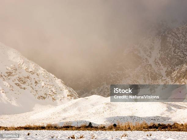 Tempestoso Canyon - Fotografie stock e altre immagini di Ambientazione esterna - Ambientazione esterna, Aurora, Bellezza naturale