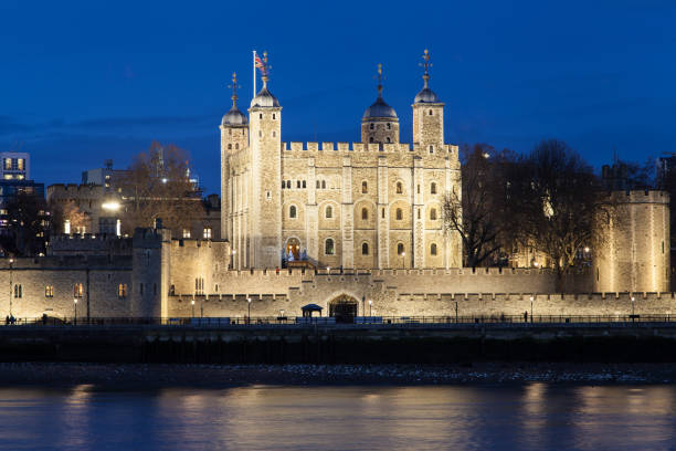 istock Tower of London at Night 1150985270