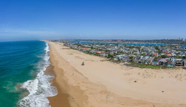 istock Summer Waves on California Shores 1151001070