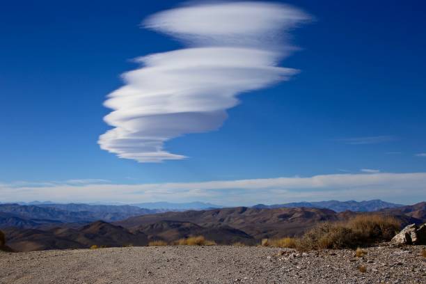 wilde winde - panamint range stock-fotos und bilder