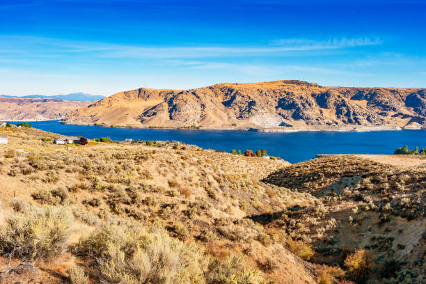 lake roosevelt national recreation area at grand coulee dam washington usa - grand coulee dam imagens e fotografias de stock