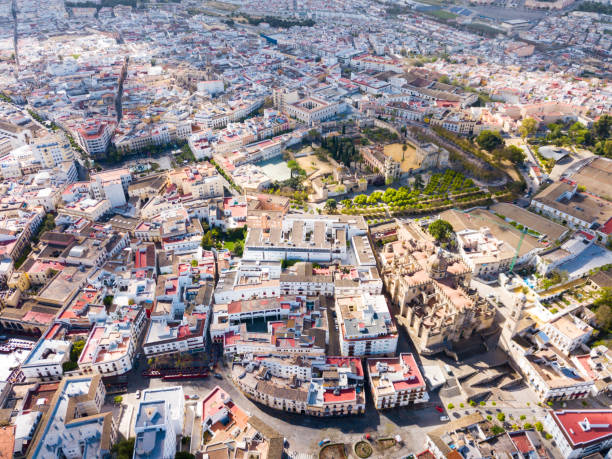 vista aérea de la ciudad de jerez de la frontera. españa - cadiz province fotografías e imágenes de stock
