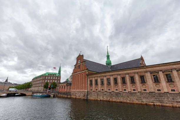 istock Holemns Kirke and Canal 1151034438