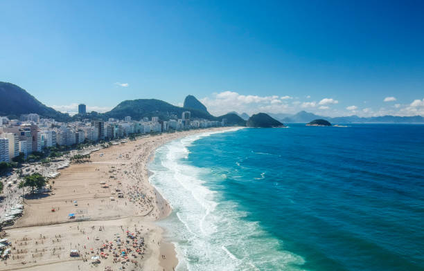 リオデジャネイロのコパカバーナビーチ、空中景色 - rio de janeiro corcovado copacabana beach brazil ストックフォトと画像