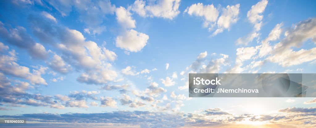Nền Mây Trời Xanh Phong Cảnh Tuyệt Đẹp Với Mây Và Mặt Trời Màu Cam Trên Bầu  Trời Hình ảnh Sẵn có - Tải xuống Hình ảnh Ngay bây giờ - iStock