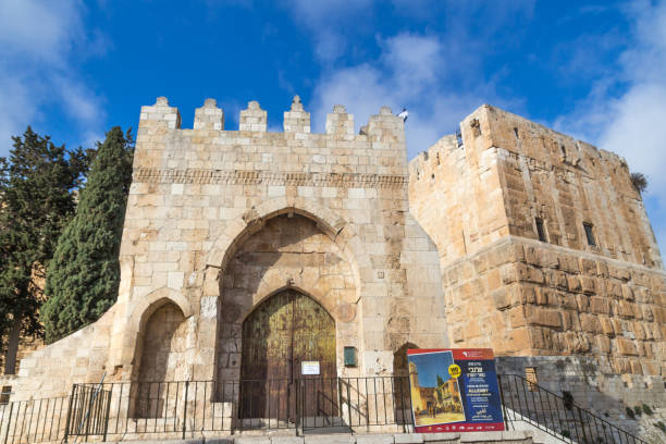 entrée avant de la citadelle - jerusalem judaism david tower photos et images de collection