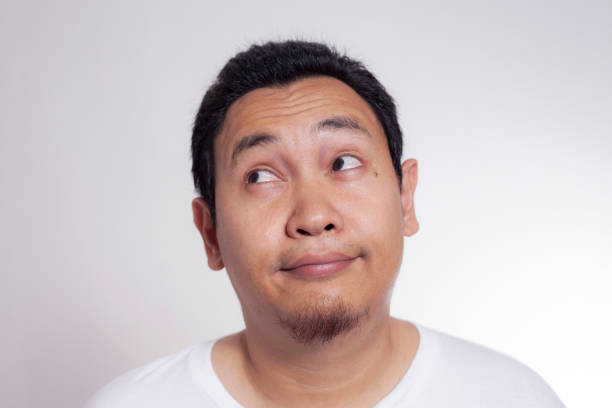 забавный азиатский человек мышление - humor asking nerd men стоковые фото и изображения