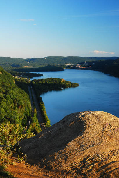 vista sulle hudson highlands - cold spring foto e immagini stock