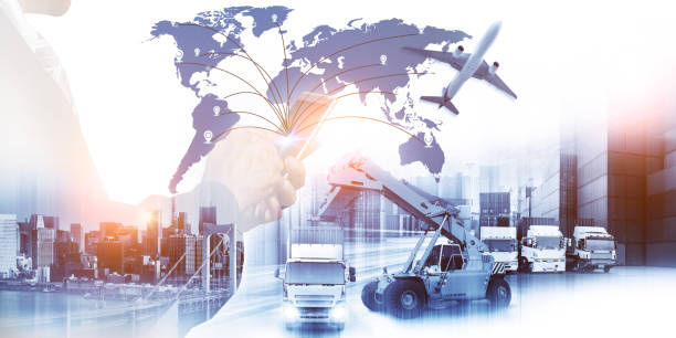 Abstract image of business man point to the hologram on smartphone and Industrial Container Cargo freight ship, forklift handling container box loading for logistic import export and transport industry concept background, the concept of communication, network, financial and internet of things. imagen abstracta del hombre de negocios apuntan al holograma en el teléfono inteligente y buque de carga de contenedor industrial, carga de caja de contenedores de manejo de montacargas para exportación logística de importación y transporte concepto de