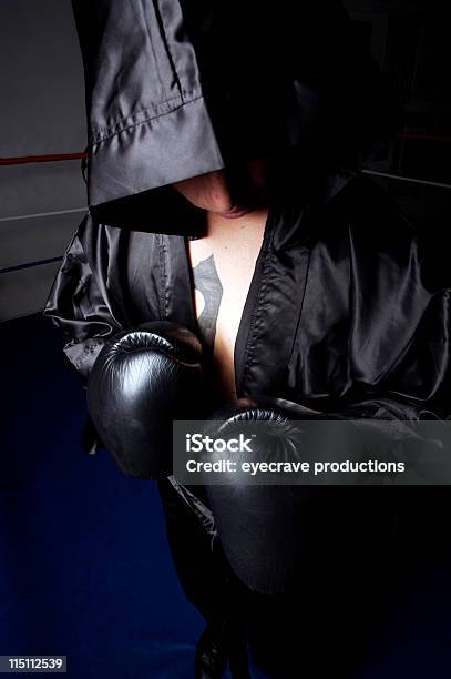 Boxeador Retrato Foto de stock y más banco de imágenes de Oscuro - Oscuro, Ring de boxeo, Adulto