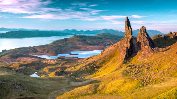 Th Storr at Sunrise Looking south on Skye to The Store and the Black Cuillin beyond isle of skye stock pictures, royalty-free photos & images
