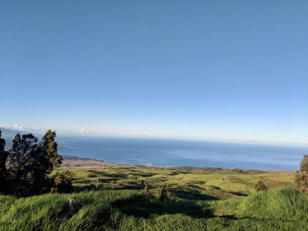 istock Hooleipalaoa Gulch view to the sea 1151235722