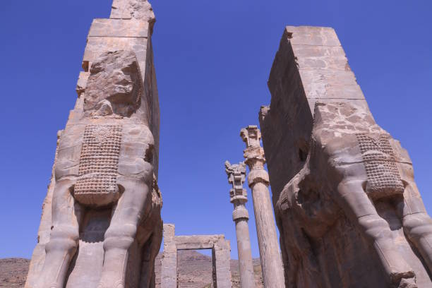 portão de entrada de todas as nações das ruínas de shiraz persepolis - gateway of xerxes - fotografias e filmes do acervo