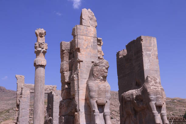 portão de entrada de todas as nações das ruínas de shiraz persepolis - gateway of xerxes - fotografias e filmes do acervo