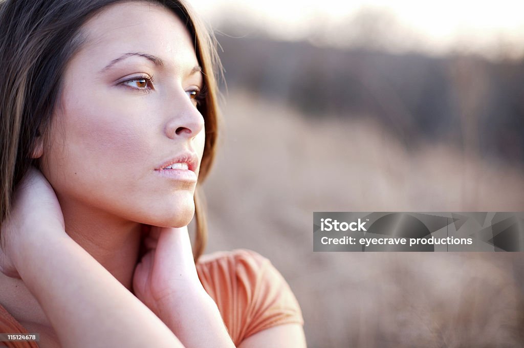 Portrait de jeune femme hiver au coucher du soleil - Photo de Adolescent libre de droits