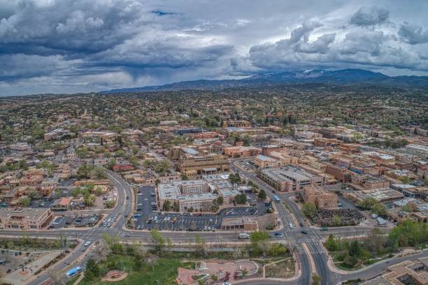 santa fe is the small capitol of new mexico built high in the mountains - jemez mountains imagens e fotografias de stock