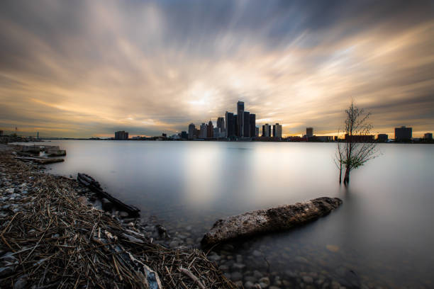 istock Detroit, Michigan - Sunset Long Exposure 1151297853