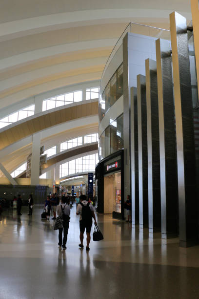 los angeles, ca, usa-sep. 1.2018 tiendas dentro del aeropuerto internacional de los ángeles (lax) terminal internacional tom bradley (tbit) - 12018 fotografías e imágenes de stock