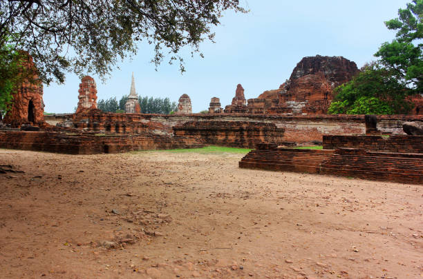 wat phra sri sanphet, ancien temple dans l’ancien palais royal de la capitale ayutthaya, thaïlande. - sanphet palace photos et images de collection