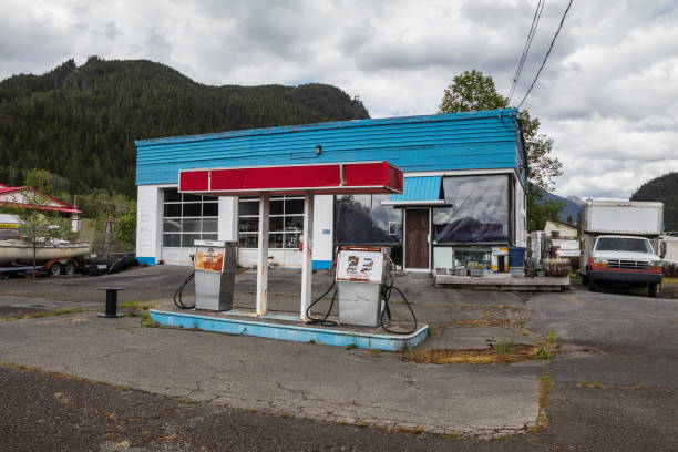 opuszczona stacja benzynowa - station gasoline old fuel pump zdjęcia i obrazy z banku zdjęć