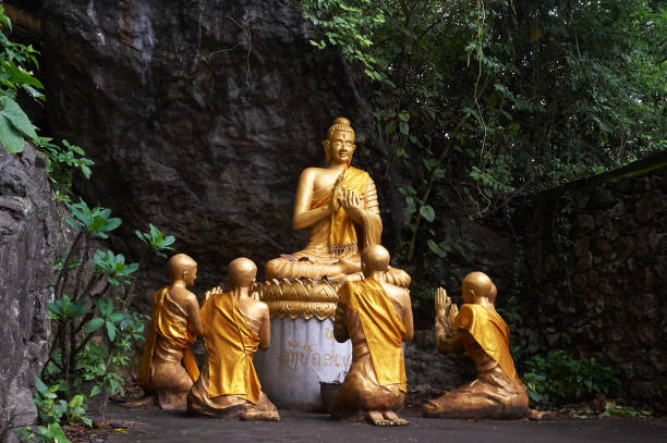istock phousi hill luang prabang laos 1151332998