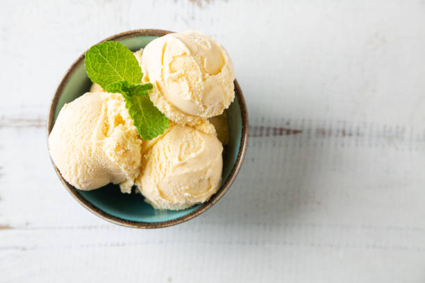 istock Vanilla ice cream balls with mint in a turquoise bowl 1151360586