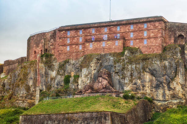 citadel and lion of belfort - belfort imagens e fotografias de stock