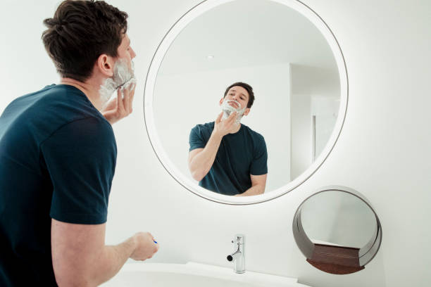 shaving foam application - shaving men shaving cream mirror imagens e fotografias de stock