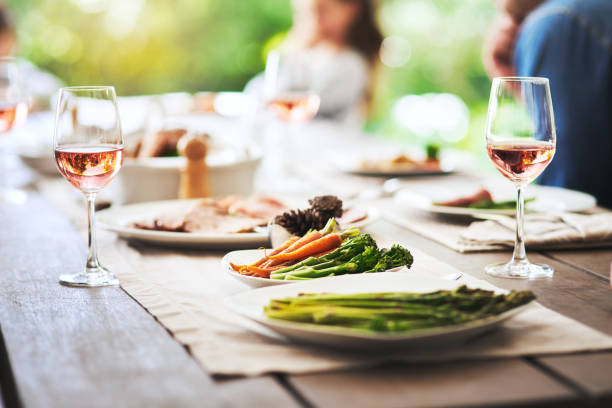 sono sempre stati una famiglia di verdure - refreshment dinner table vegetable foto e immagini stock