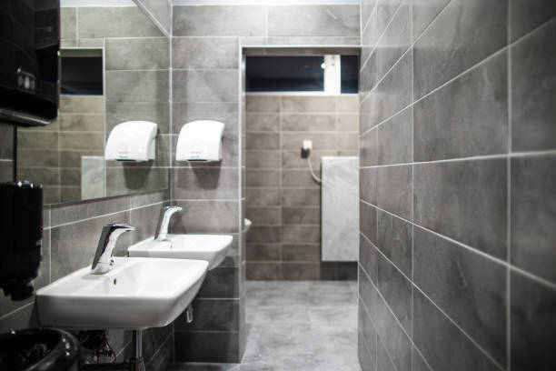 общественный туалет - paper towel hygiene public restroom cleaning стоковые фото и изображения