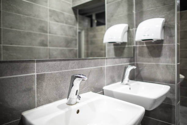 toaleta publiczna - paper towel hygiene public restroom cleaning zdjęcia i obrazy z banku zdjęć