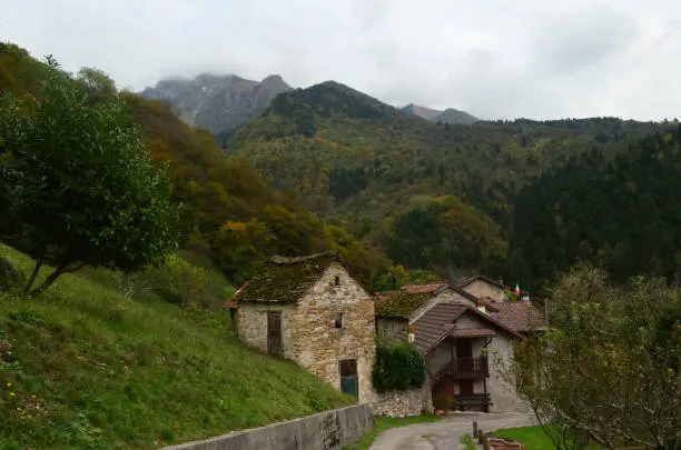 Pretty italian house with lush vegetation surrounding it