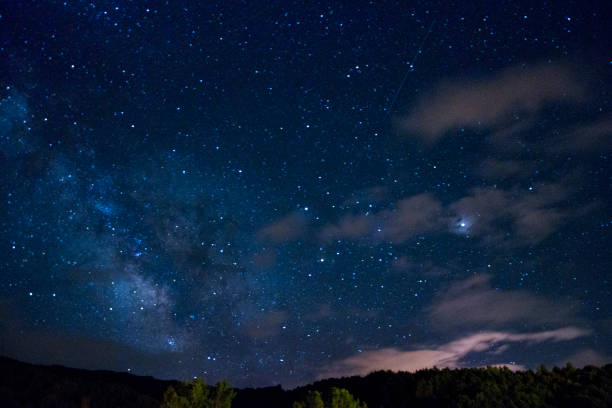 stary gece köy görünümü - night sky stok fotoğraflar ve resimler