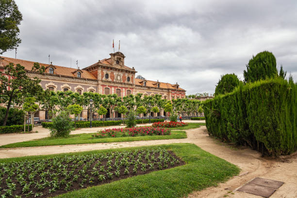 budynek parlamentu parlamentu katalonii w parc de la ciutadella (cytadela park). ateny, singapur - castle catalonia spain majestic zdjęcia i obrazy z banku zdjęć